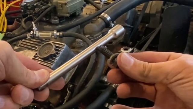 How to Install a mechanical fuel pump Chevy 350 (Corvette C3) how to test a mechanical fuel pump. смотреть онлайн