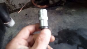 Как Выкрутить Болт со Слизанной Гранью из Головки Двигателя
