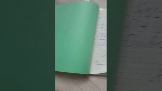 я показываю свой рюкзак школьный