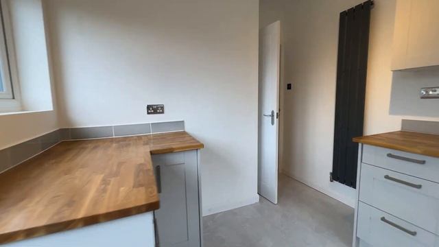 Take a tour around this recently modermised, 3-bed, detached chalet bungalow for sale in Kings Acre смотреть онлайн