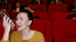 АСМР НЕВОСПИТАННАЯ ОДНОКЛАССНИЦА В КИНО С ТОБОЙ/ БОЛТУШКА