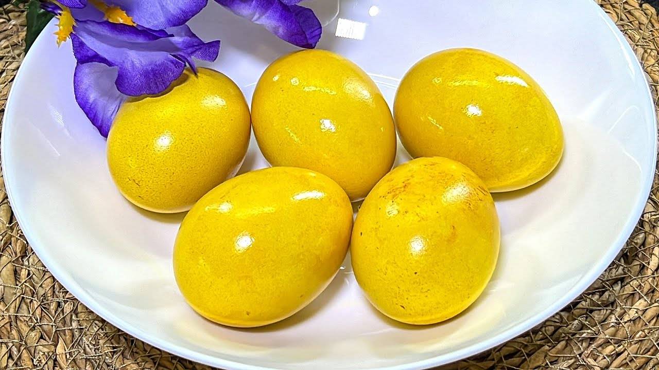 Как оригинально и красиво покрасить яйца на Пасху 2025 Как красиво покрасить яйца куркумой