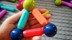 строим фигуры из магнитного конструктора для детей