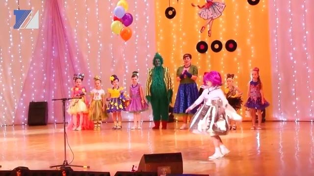 Кому достался титул «Маленькая фея» смотреть онлайн