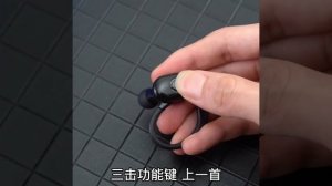 беспроводные спортивные наушники.