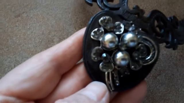 Кожаное колье с подвеской смотреть онлайн