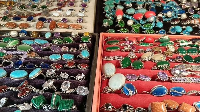 Распродажа колец с камнем серебра и посеребрения по низкой цене.