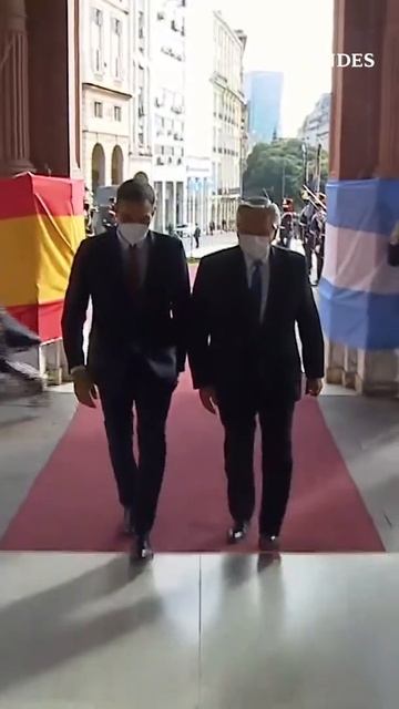 #CumbreArgentinaEspaña Alberto Fernández recibió a Pedro Sánchez en la Casa Rosada #Shorts смотреть онлайн