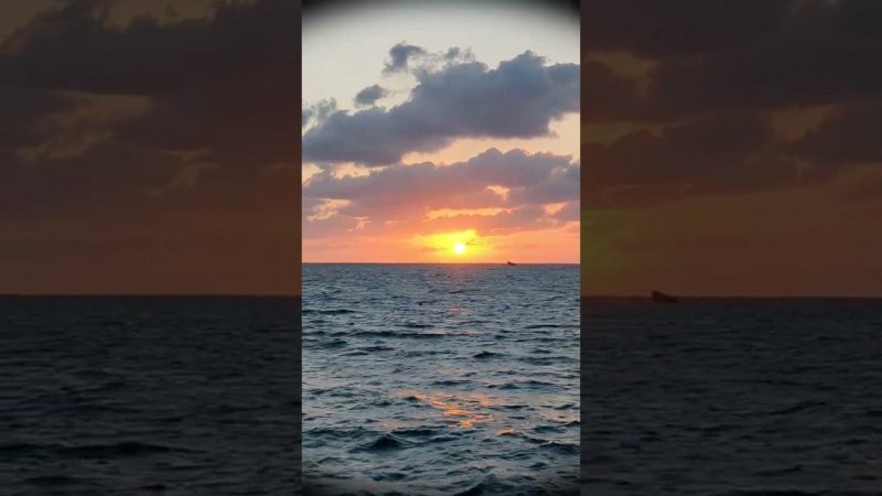 Успокаивающее видео заката над Средиземным морем.