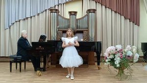 Кристина Зимарева, муз. С. Мацюшевича, сл. Т. Козловской «На лужайке»