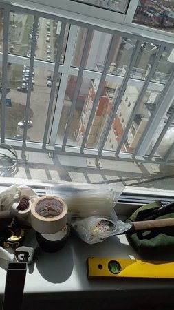 Если мало места для бурения под кондиционер и брызги перфоратора