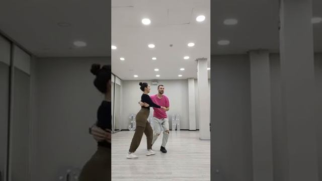 Salsa by Ivan Luziyanin & Evgeniya Kuznetsova music by Sounds of Cuba - "Bombon" смотреть онлайн