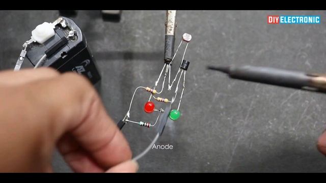 Smart Laser Security Alarm Using BC547 Transistor | Laser Alarm Using BC547 Transistor смотреть онлайн