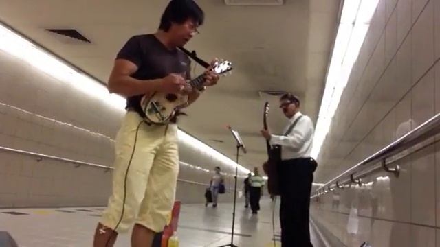 Singing Bad Moon Rising,CCR. At United Square MRT.Singapore. смотреть онлайн