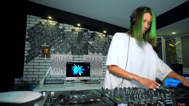 Miss Monique - MiMo Weekly Podcast 025 смотреть онлайн