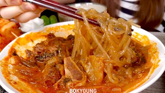 ASMR (요리먹방) 갈비탕을 먹기 위해 직접 담근 깍두기와 상추 겉절이 ~ 갈비탕은 레토르트 식품인건 안 비밀 ㅋ. 먹방 MUKBANG