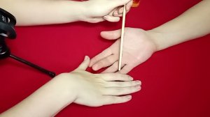 АСМР ОЧЕНЬ БЛИЗКИЙ ШЁПОТ / МАССАЖ РУК / ПОКАЗЫВАЮ И РАССКАЗЫВАЮ