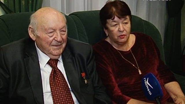 Глава региона Дмитрий Азаров встретился с Героями Отечества смотреть онлайн