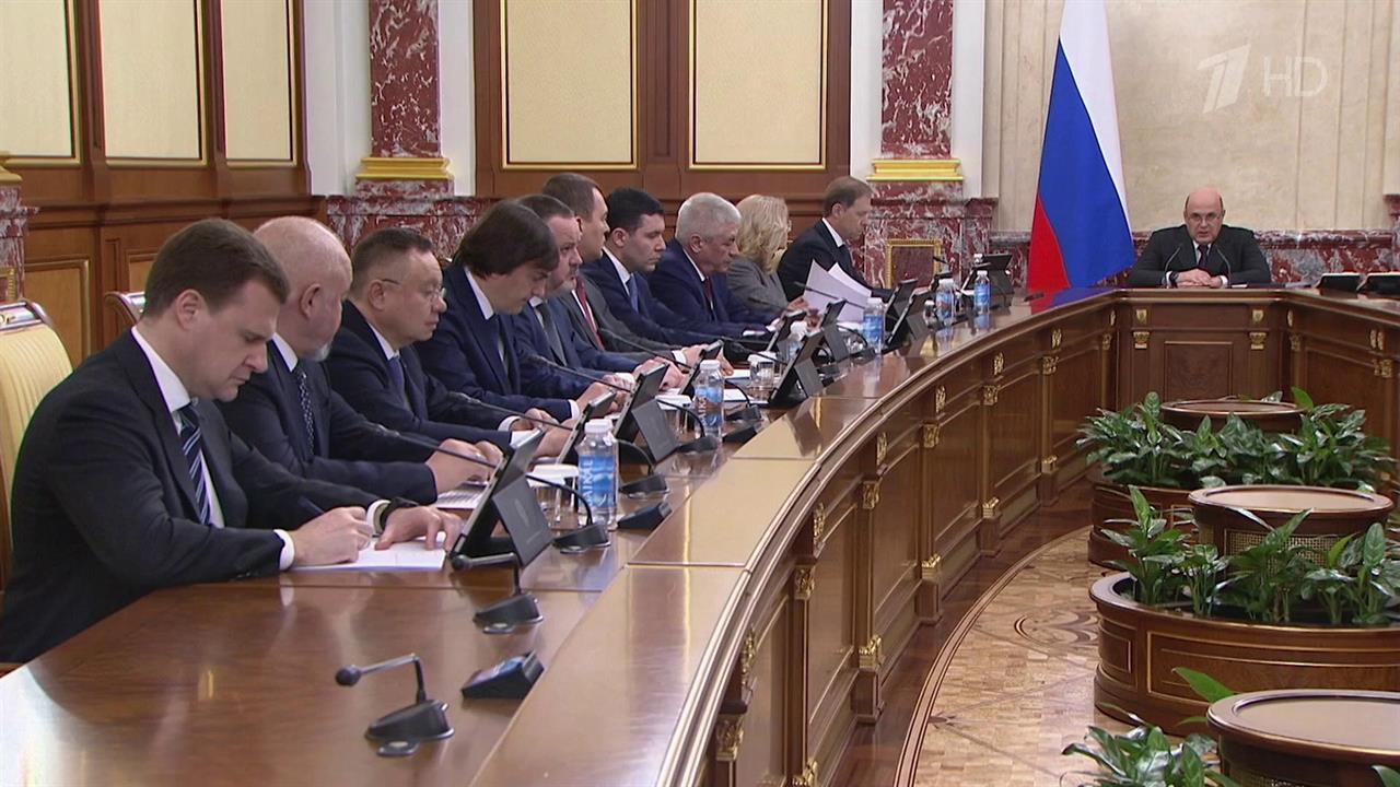 Субсидии регионам, поддержку многодетных семей и развитие туризма обсуждали в правительстве
