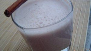 Кефирный напиток с корицей, имбирем и медом