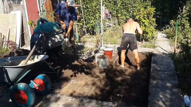 Копаем яму под виноград 2020-09-15 смотреть онлайн