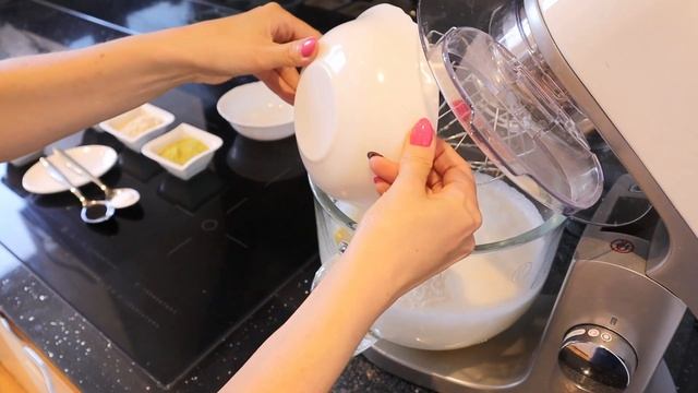 Quick and easy dessert for beginners - raspberry and pistachio friands (financiers)