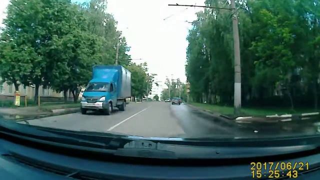 ПАЗик грубо нарушает ПДД смотреть онлайн