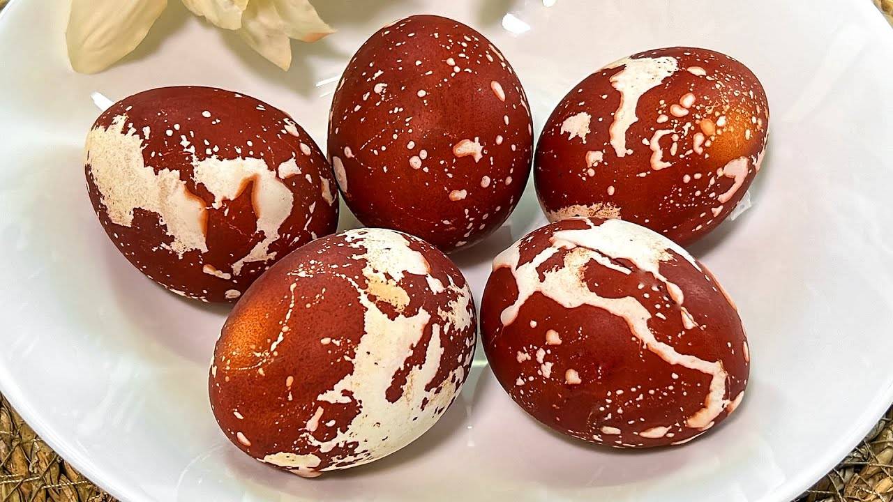 КОСМИЧЕСКИЕ яйца в луковой шелухе без химии❗️Как оригинально покрасить яйца на Пасху 2025