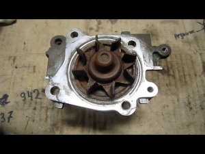 Замена помпы на двигателе 4G93T.