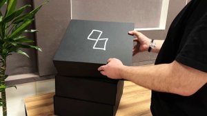 Коробка на магнитном клапане под бренд одежды