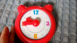 играем в детские часы, учим время