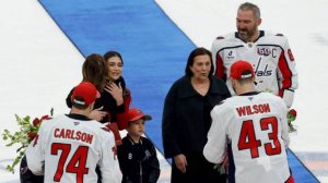 Жена Гретцки подарила кольцо с бриллиантами супруге Овечкина