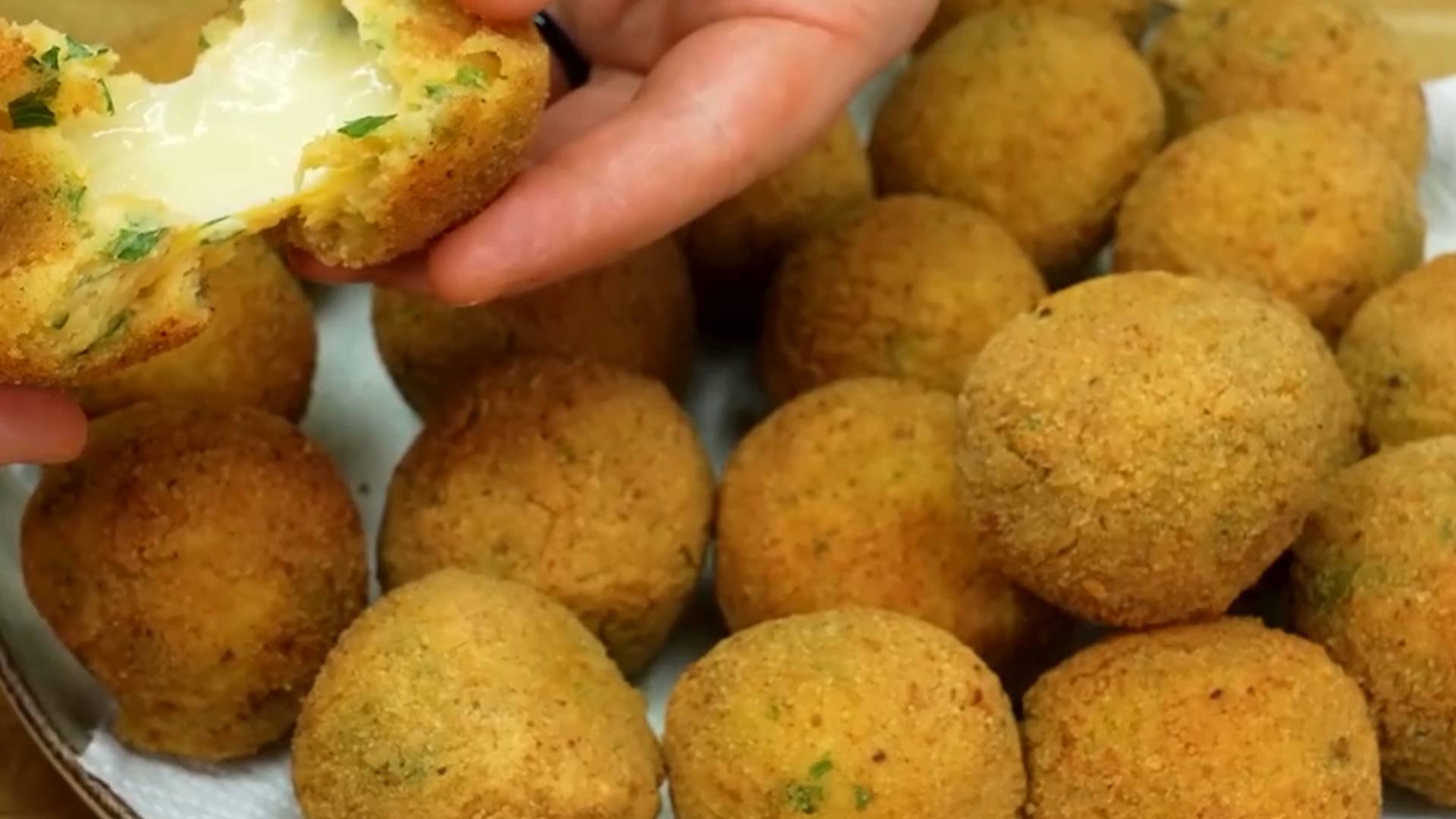 Картофельные шарики с сыром смотреть онлайн