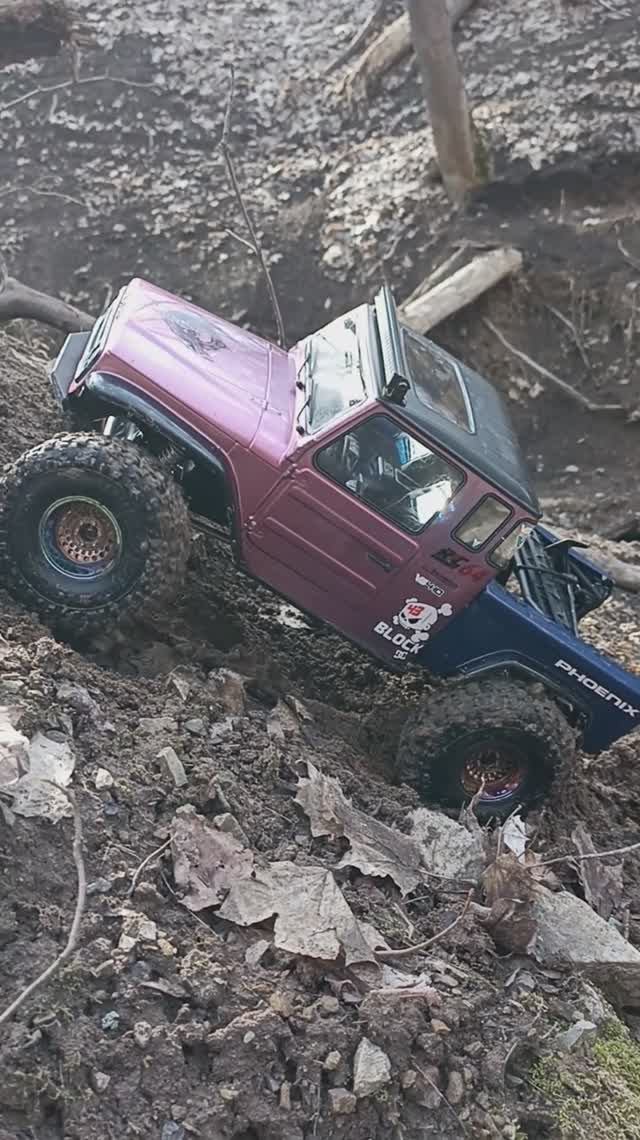 Vanquish лезет в горку #rc #rccar #crawler #scale #rclife #rcmodel #vanquish #rcfun