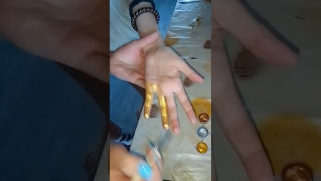сделали картину с нашими отпечатками рук