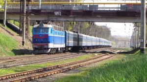 Электровоз ЧС4-044 с поездом Москва - Львов