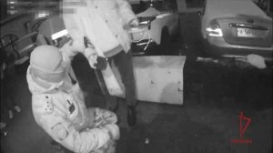 Анекдот: в Москве парень уронил пакетик с кокаином прямо перед сотрудником ОМОНа
