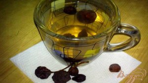 Компот из сушеных груши  и шиповника