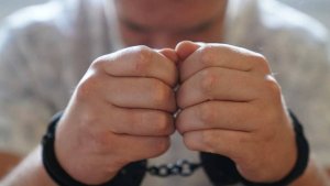 Издевался долгие годы: задержан мурманский неонацист, избивавший стариков