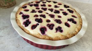 Заливной пирог с творогом и ягодами