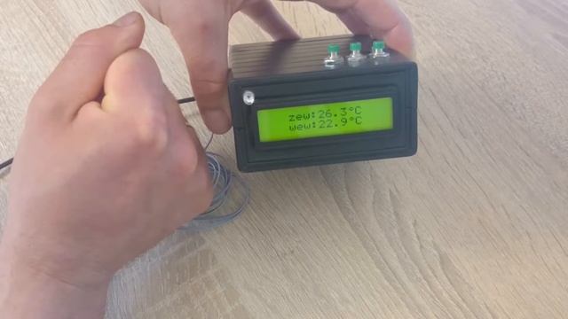 Dual-channel thermometer ATmega8 2x dallas ds18b20 LCD panel 2x16 смотреть онлайн