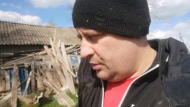 Хотя утро выдалось холодным и дождливым, я всё же смог изготовить двухкорпусный плуг для трактора.