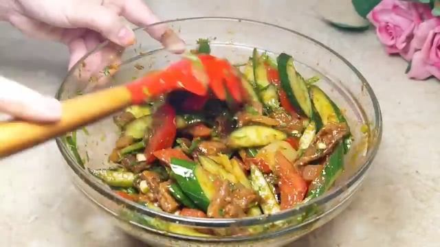 Простые рецепты. Мой дежурный салат из огурцов. Очень вкусный и простой рецепт.