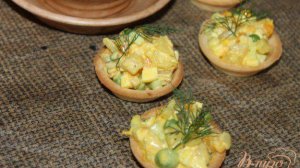 Песочные тарталетки с салатом на праздник