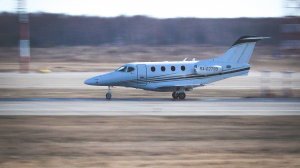 Мелкий, но дерзкий. Диспетчер: "Не путайте позывной "  Beech 390 Premier IA RA - 02799