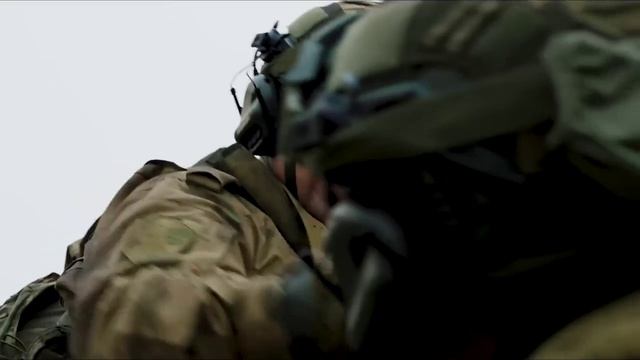 9 Идет война Гашум Мурсалов Патриотическая песня посвящена всем участникам СВО720 смотреть онлайн