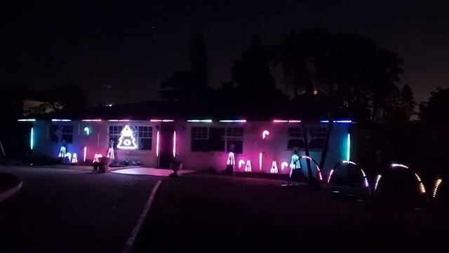 Cayman Christmas Light Show Video 4 - Coral Gables, West Bay (Take on me-Aha) смотреть онлайн