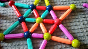 звезда из детского магнитного конструктора, играем