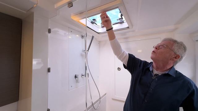 Leopard 40 PC - A Look at the Accommodations смотреть онлайн