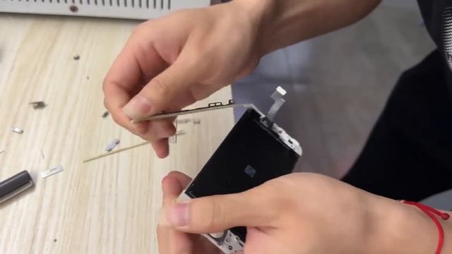 挑战用iPhone5S爆改饭卡手机，把手机塞进饭卡里面，是什么体验？